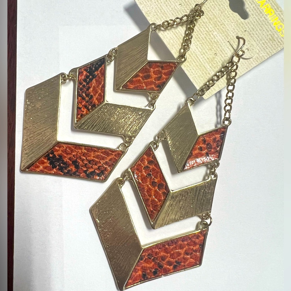 Fashion earrings 3.5 inch long snake skin design